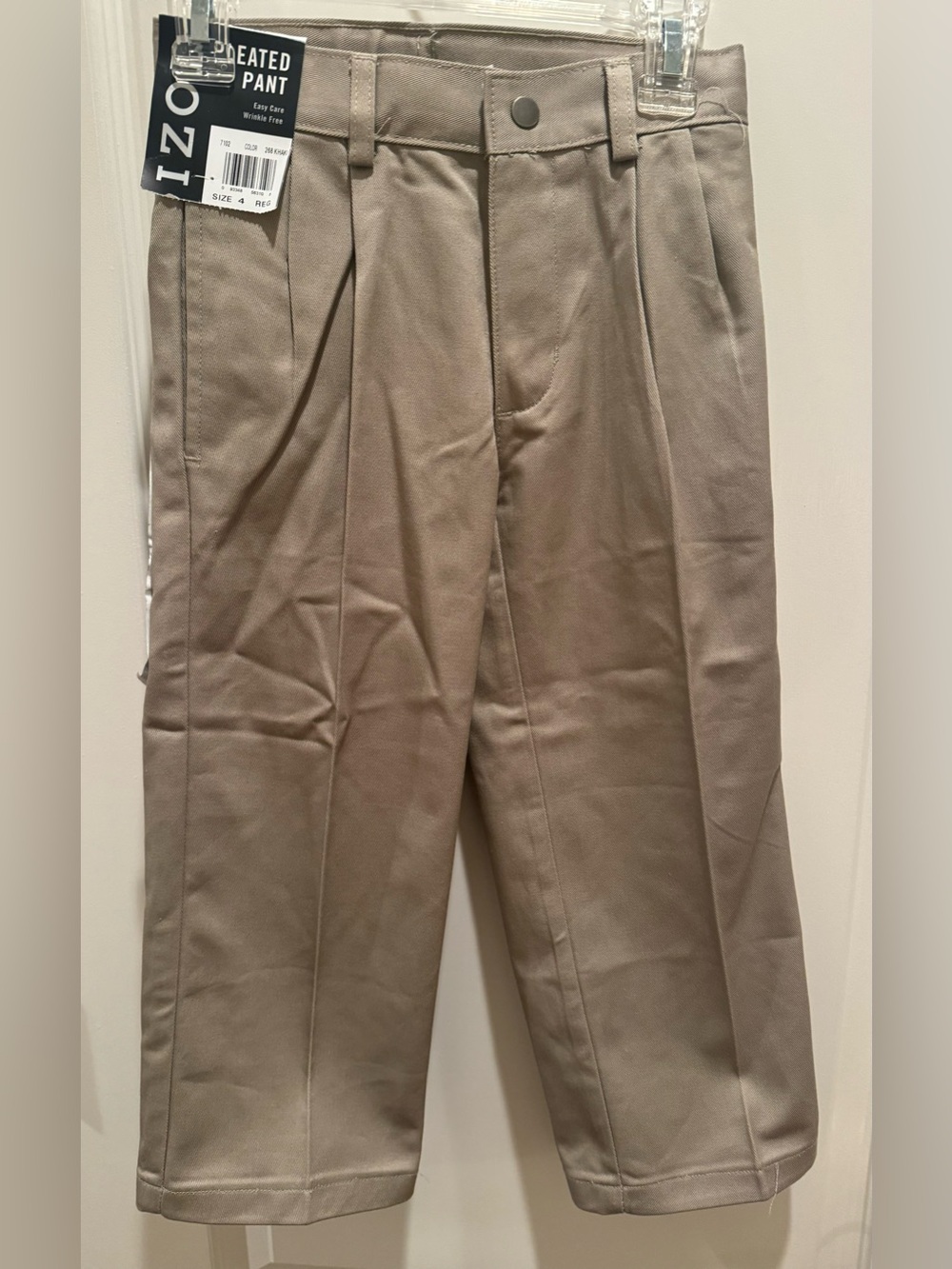 Boy’s Izod Pleated Khaki Pants - Easy Care / Wrinkle Free - Size 4 - NWT
